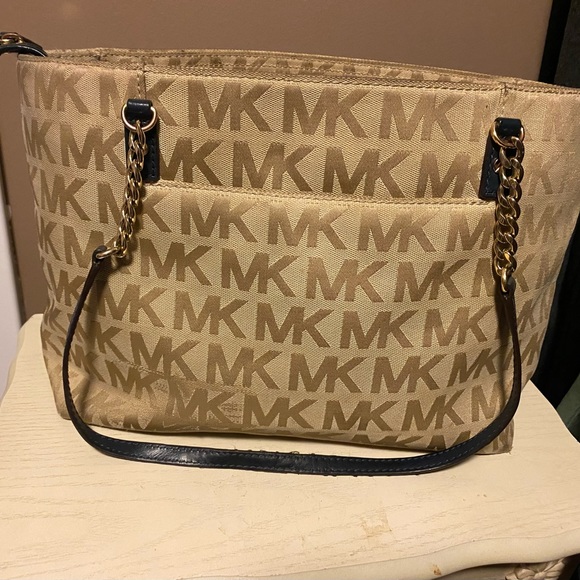 Michael Kors Jet Set Chain & Leather handles purse.. - Picture 2 of 9